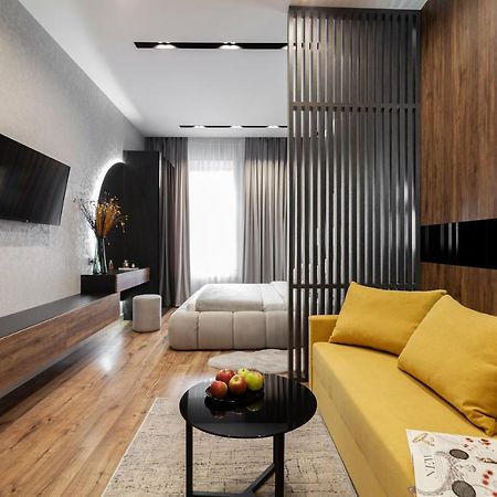 Dream Apartament On Drahomanova Street リヴィウ エクステリア 写真