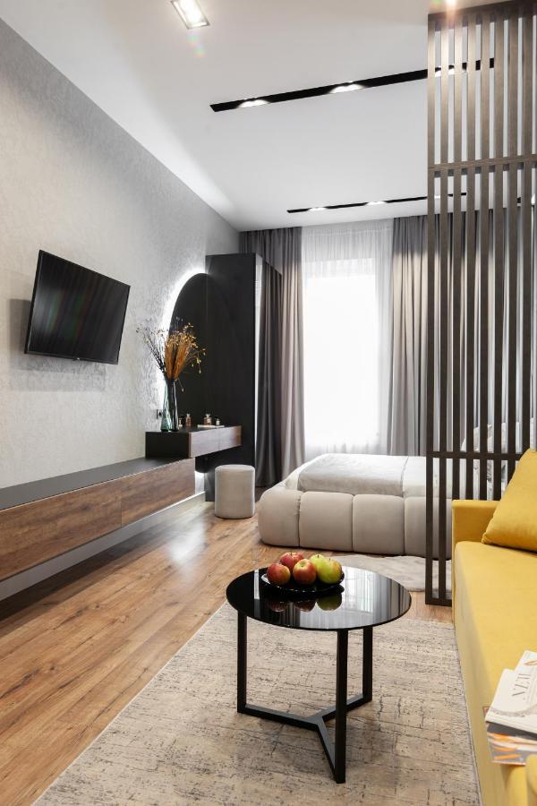 Dream Apartament On Drahomanova Street リヴィウ エクステリア 写真