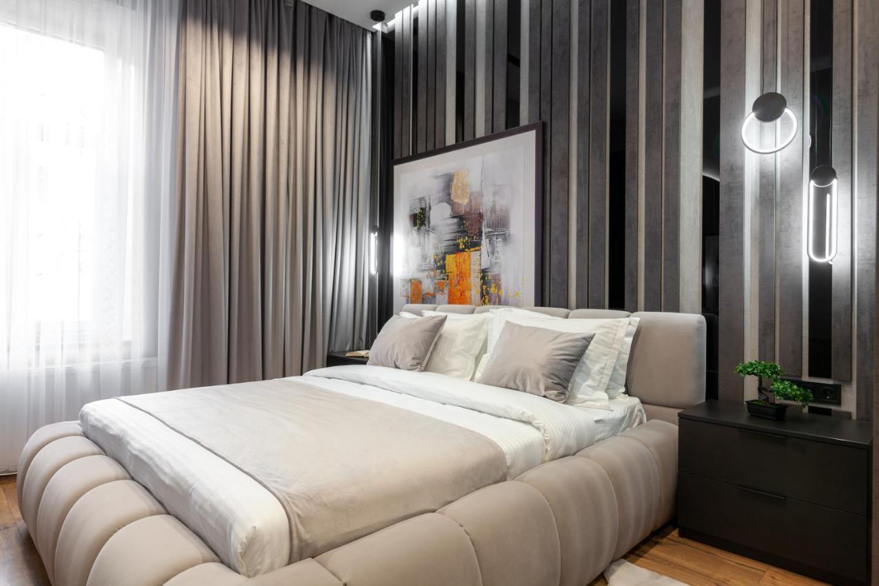 Dream Apartament On Drahomanova Street リヴィウ エクステリア 写真