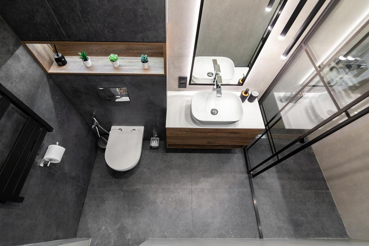 Dream Apartament On Drahomanova Street リヴィウ エクステリア 写真