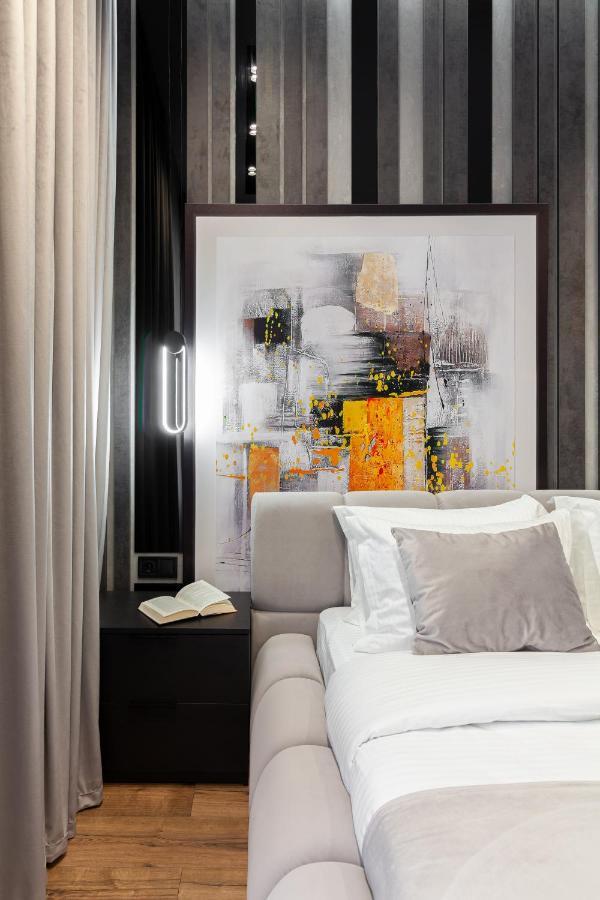 Dream Apartament On Drahomanova Street リヴィウ エクステリア 写真