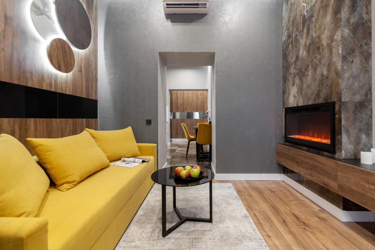 Dream Apartament On Drahomanova Street リヴィウ エクステリア 写真