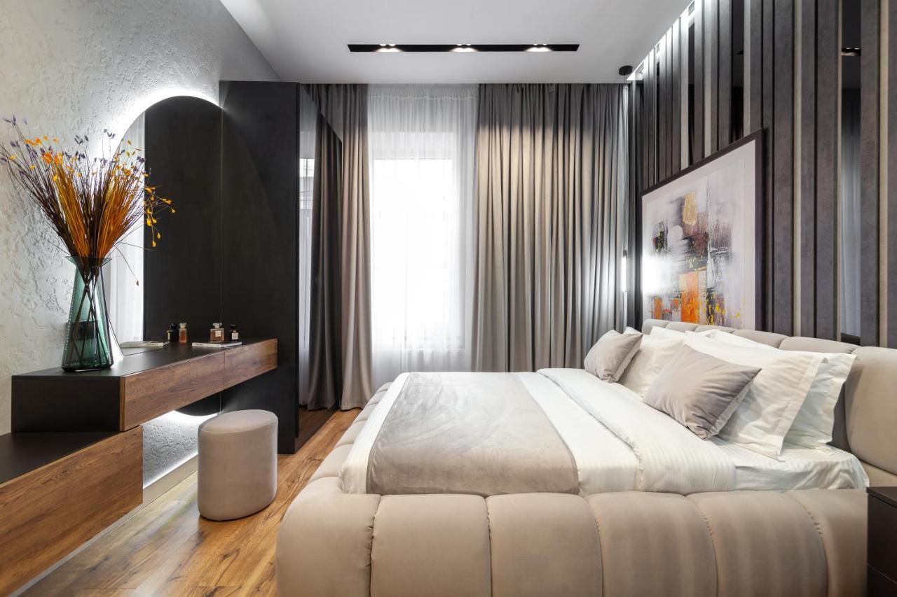 Dream Apartament On Drahomanova Street リヴィウ エクステリア 写真