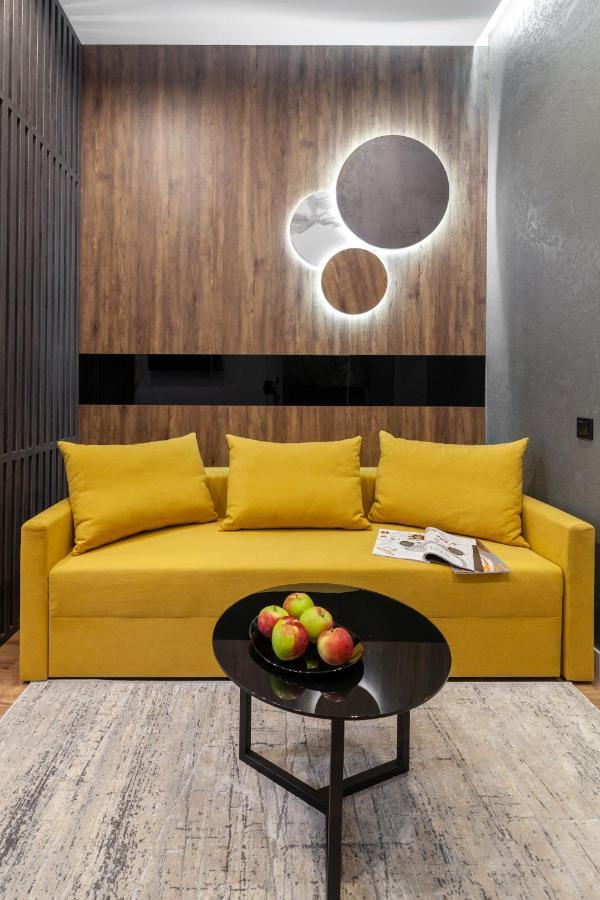 Dream Apartament On Drahomanova Street リヴィウ エクステリア 写真