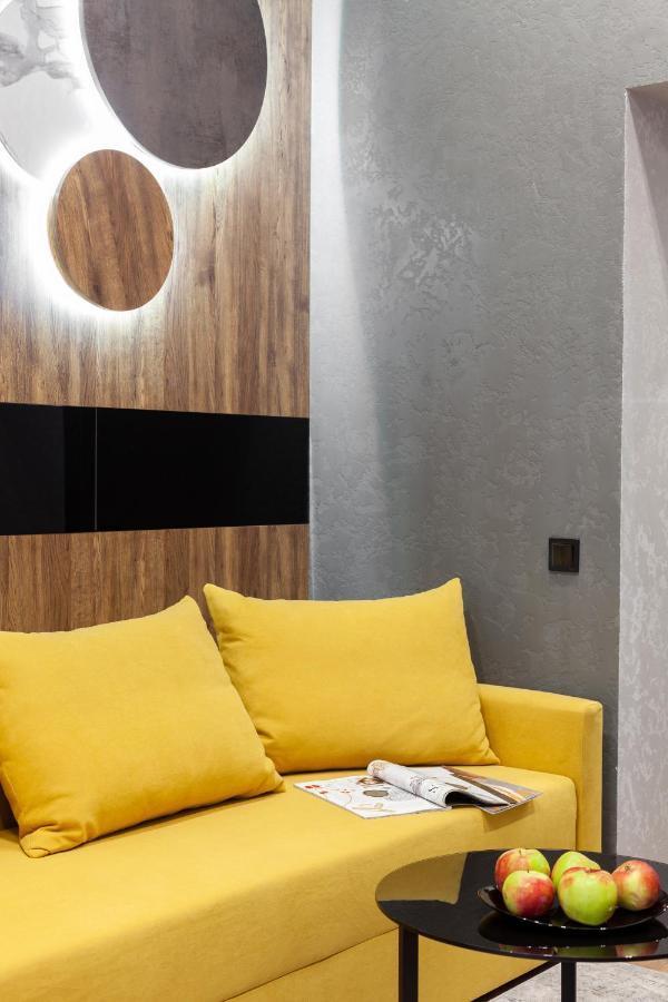 Dream Apartament On Drahomanova Street リヴィウ エクステリア 写真