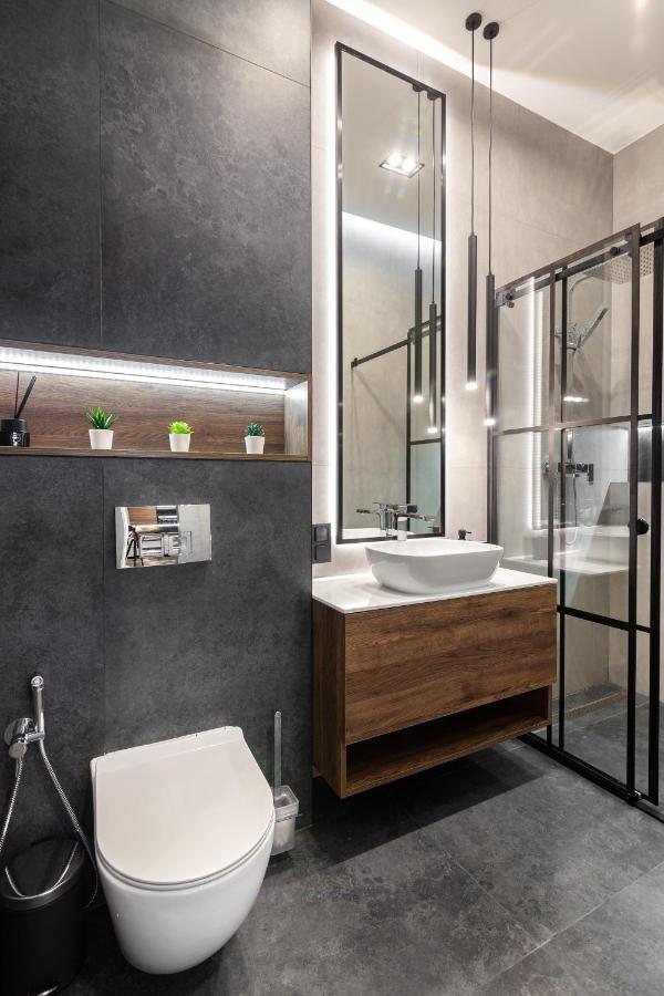 Dream Apartament On Drahomanova Street リヴィウ エクステリア 写真