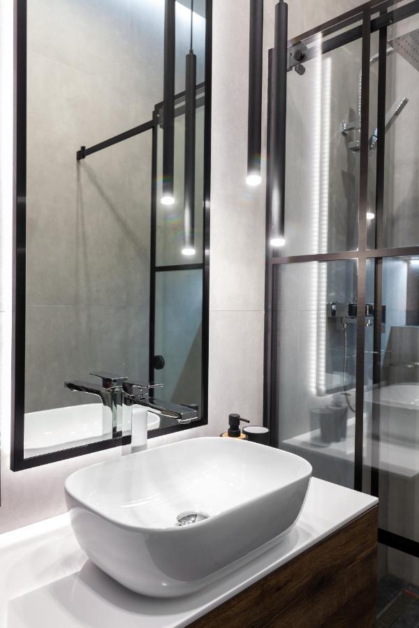 Dream Apartament On Drahomanova Street リヴィウ エクステリア 写真