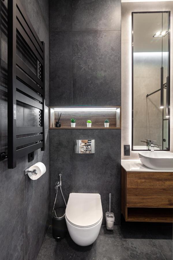 Dream Apartament On Drahomanova Street リヴィウ エクステリア 写真