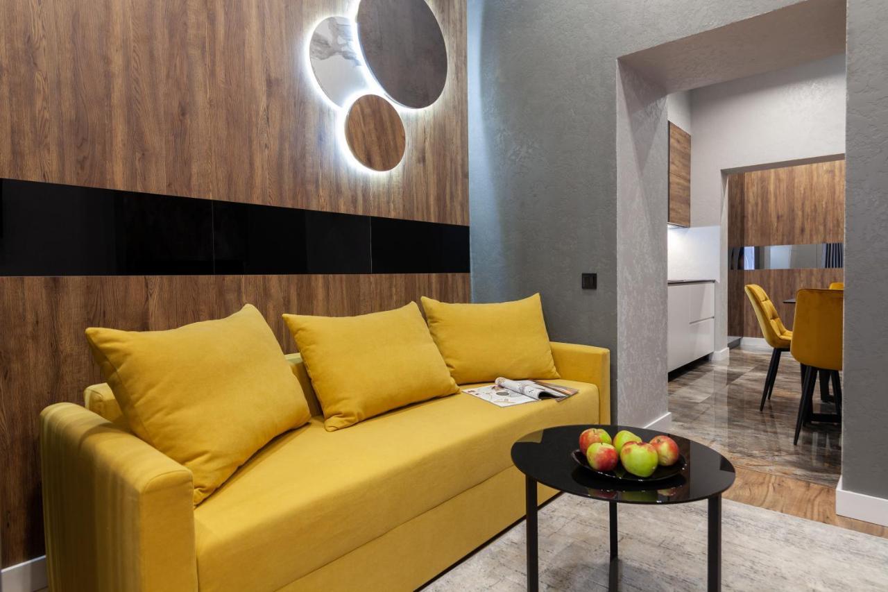Dream Apartament On Drahomanova Street リヴィウ エクステリア 写真
