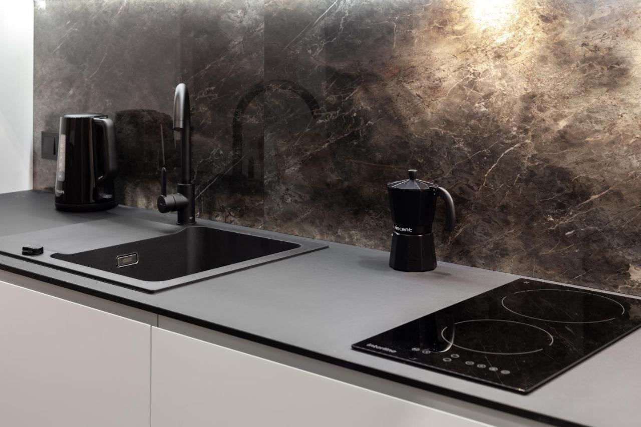 Dream Apartament On Drahomanova Street リヴィウ エクステリア 写真