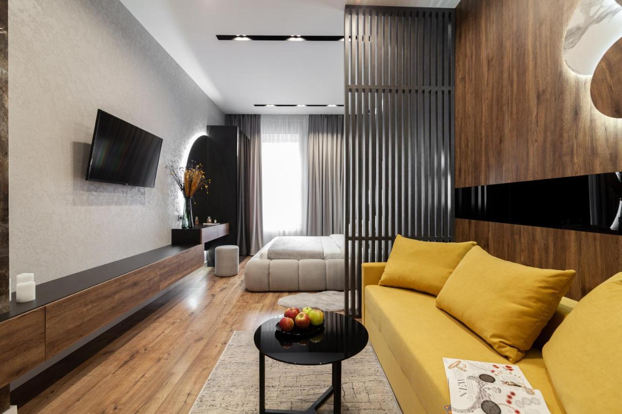 Dream Apartament On Drahomanova Street リヴィウ エクステリア 写真