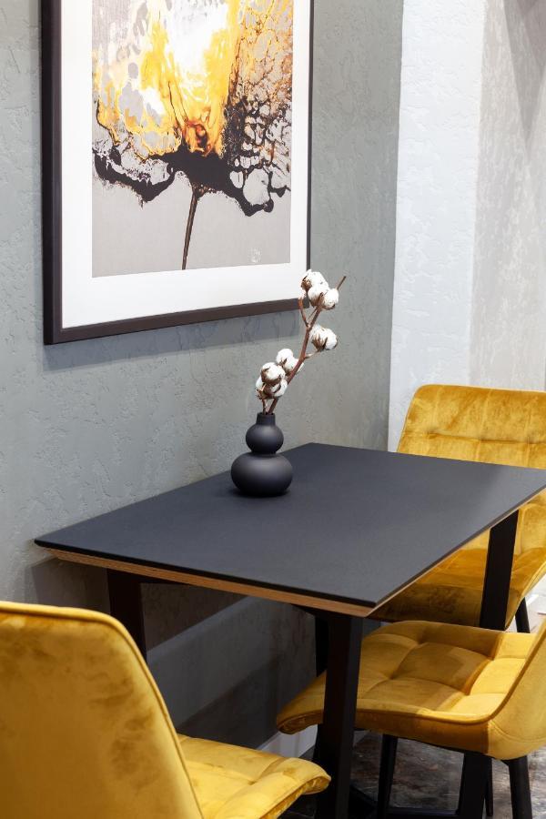Dream Apartament On Drahomanova Street リヴィウ エクステリア 写真