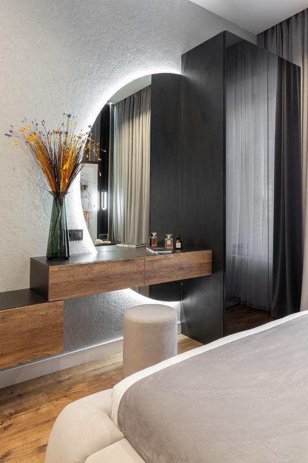 Dream Apartament On Drahomanova Street リヴィウ エクステリア 写真