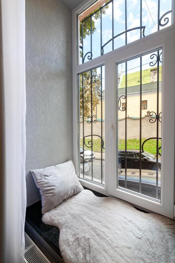 Dream Apartament On Drahomanova Street リヴィウ エクステリア 写真