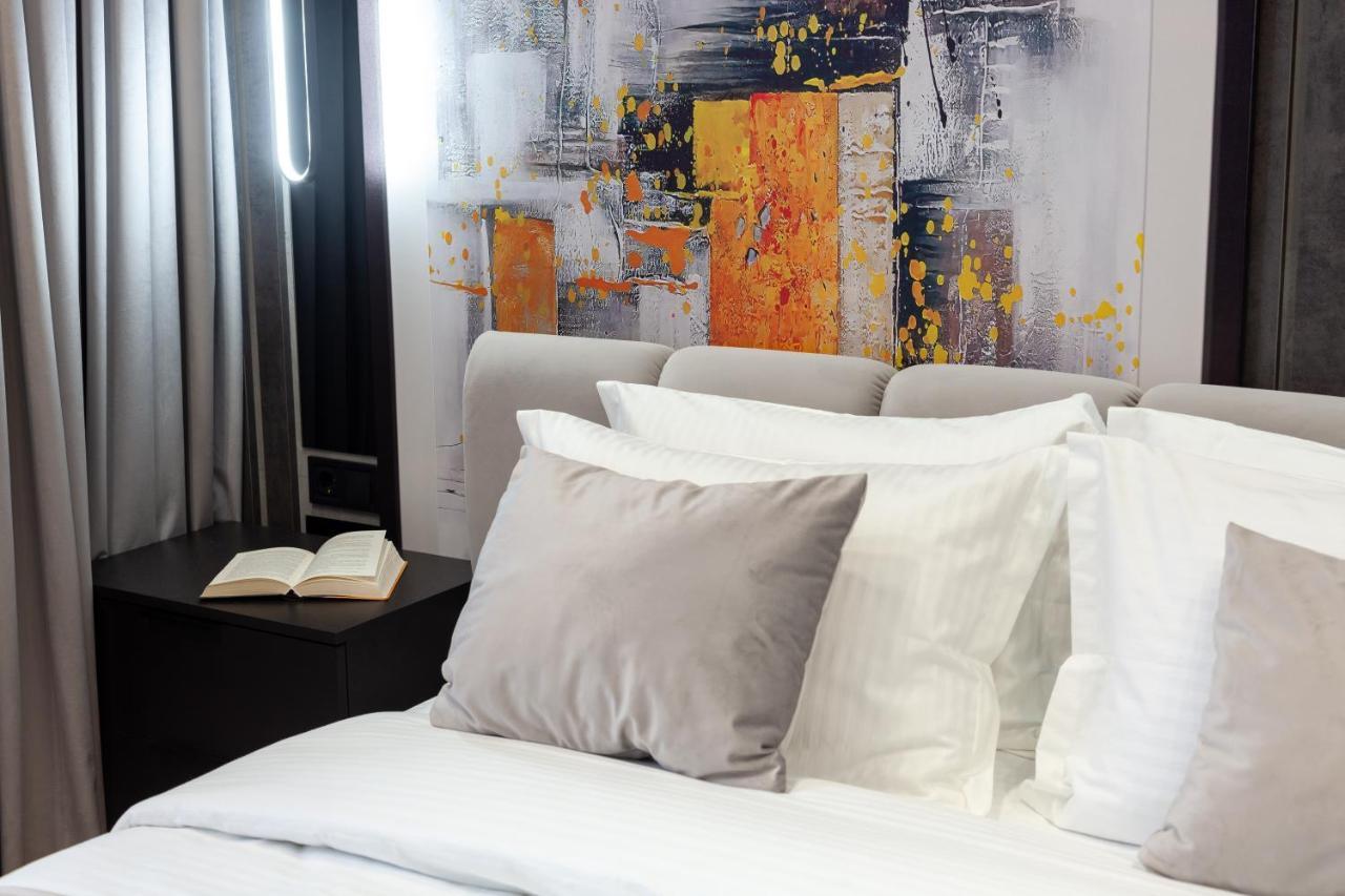Dream Apartament On Drahomanova Street リヴィウ エクステリア 写真