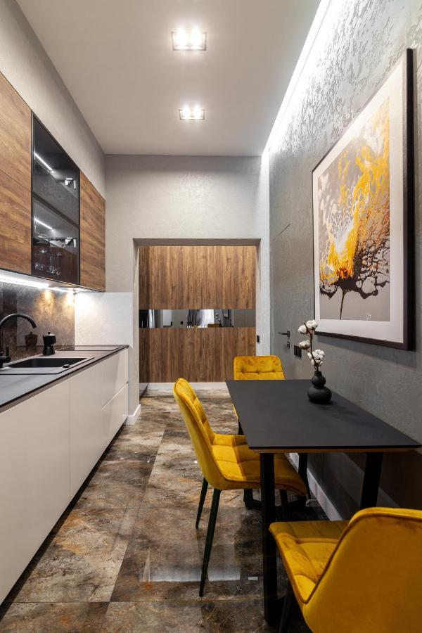 Dream Apartament On Drahomanova Street リヴィウ エクステリア 写真
