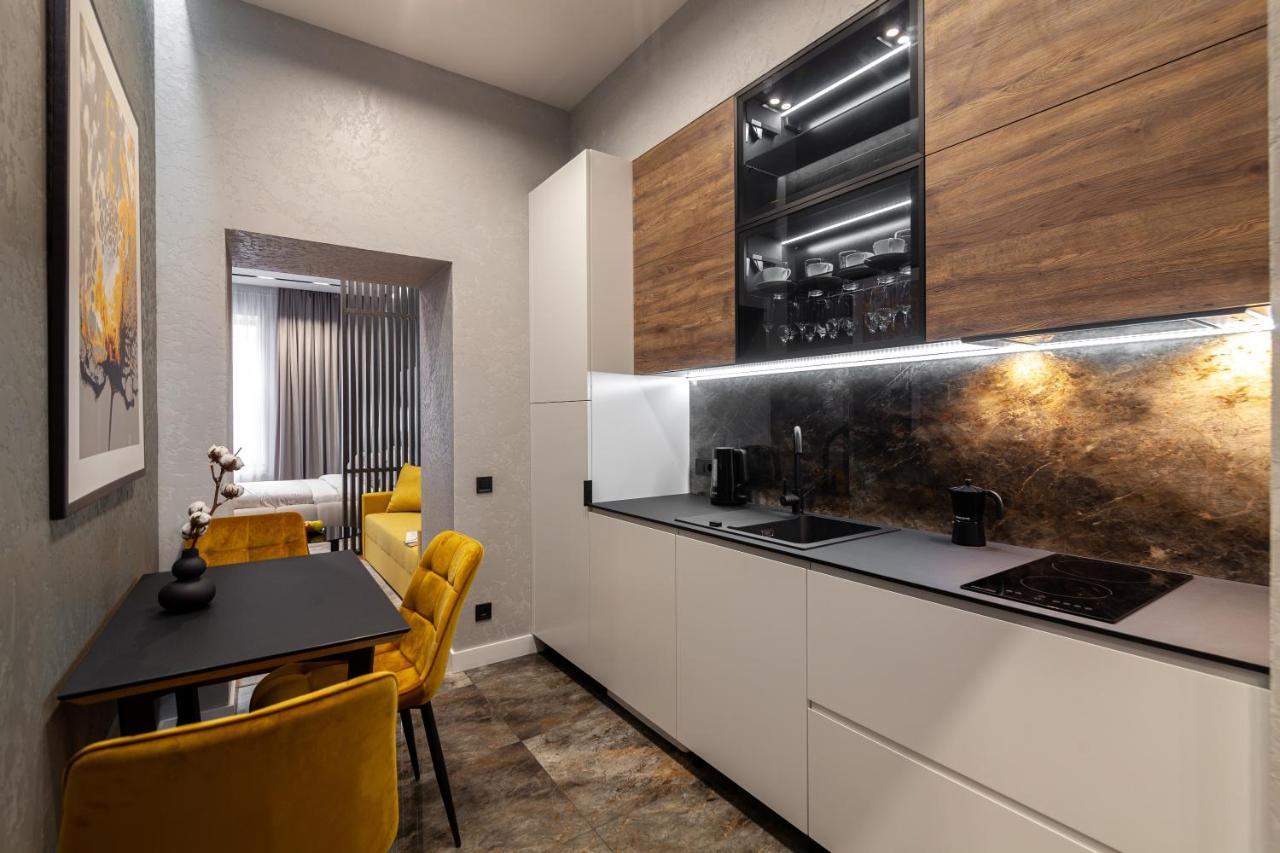 Dream Apartament On Drahomanova Street リヴィウ エクステリア 写真