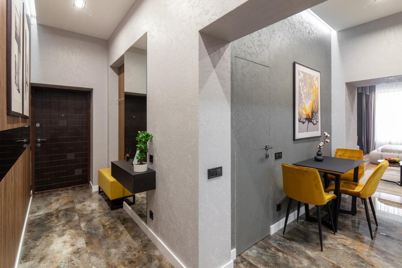 Dream Apartament On Drahomanova Street リヴィウ エクステリア 写真