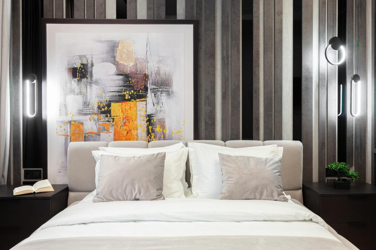 Dream Apartament On Drahomanova Street リヴィウ エクステリア 写真