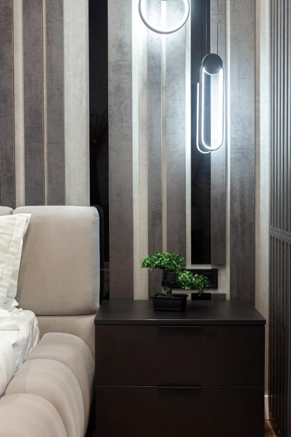 Dream Apartament On Drahomanova Street リヴィウ エクステリア 写真